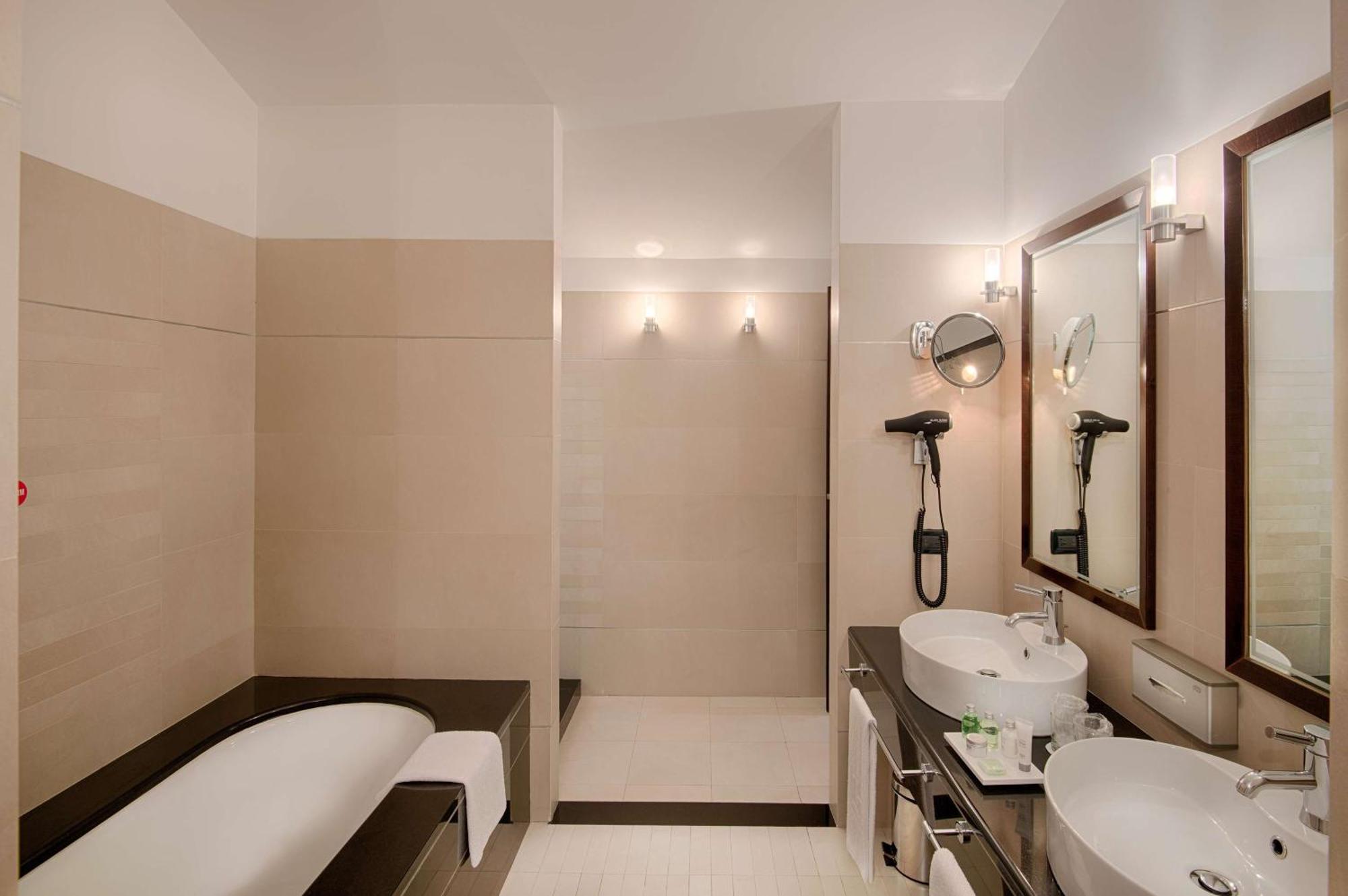 Nh Hotel 4*