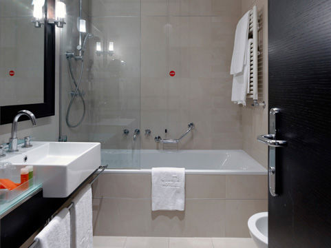 Hotel Nh 4*